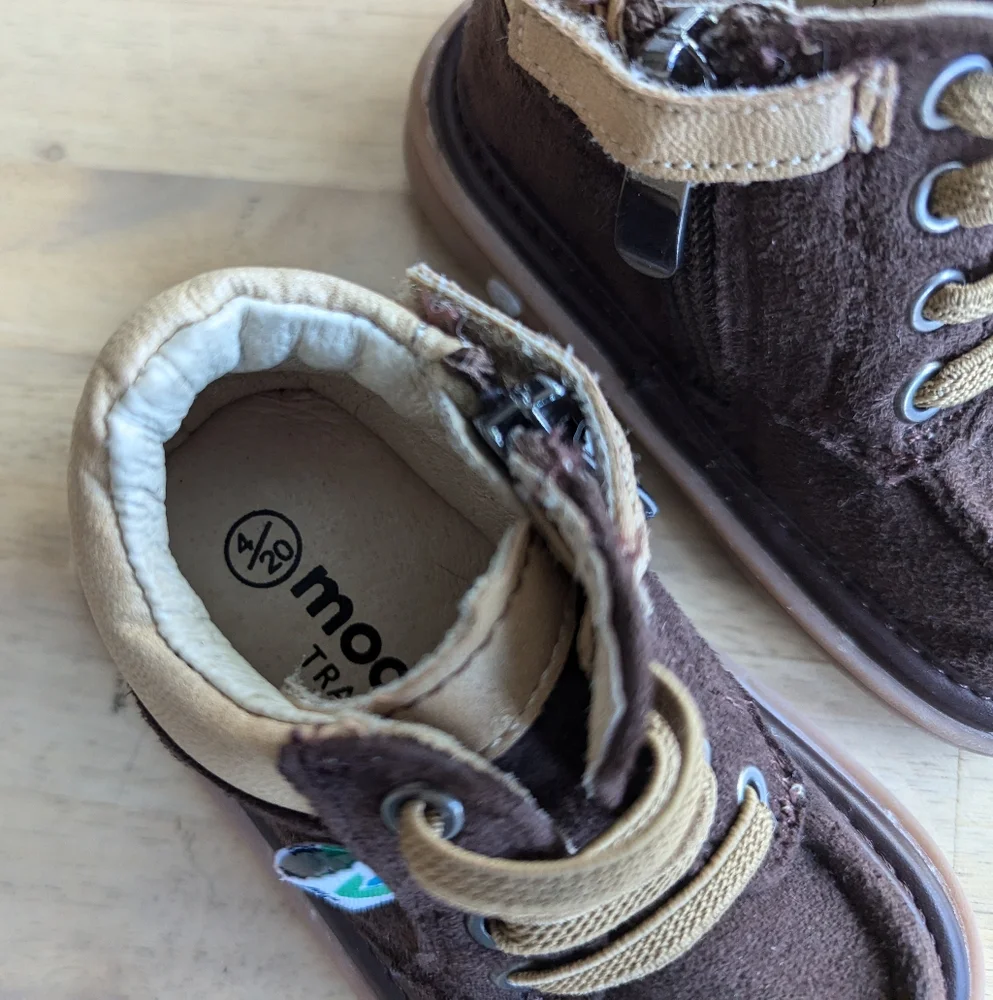 Mooshu Trainers Toddler Squeaky Shoes -‎ Bailey